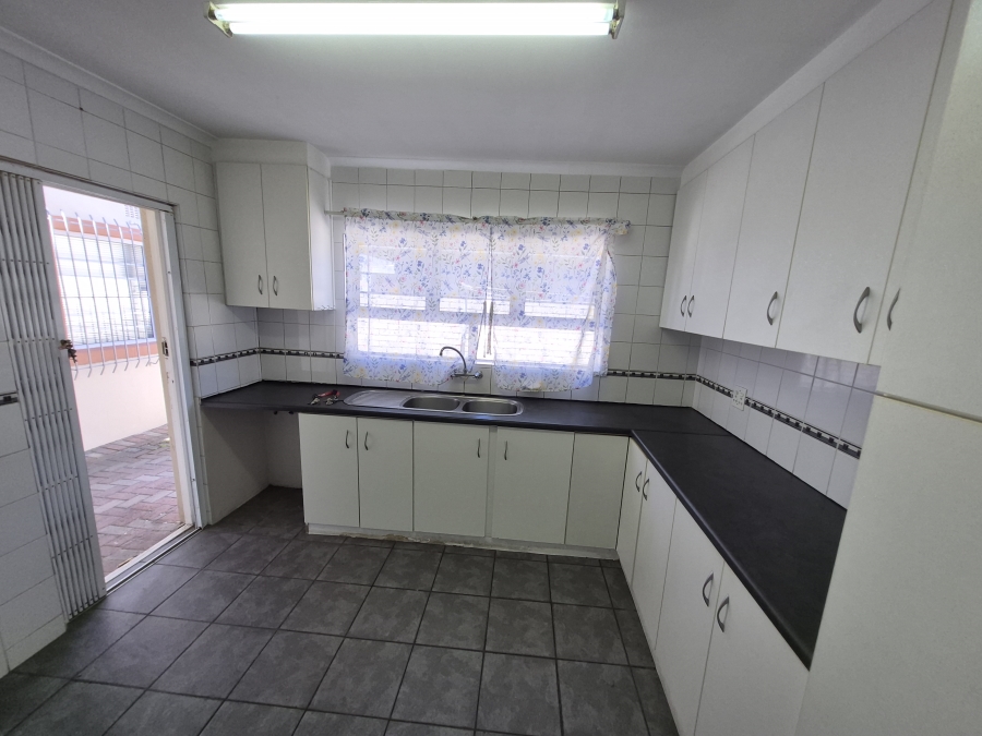 To Let 3 Bedroom Property for Rent in Rylands Western Cape